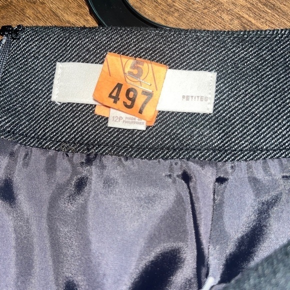 Loft Dark Gray Lined Skirt with pockets 12P. excellent condition - Picture 3 of 3